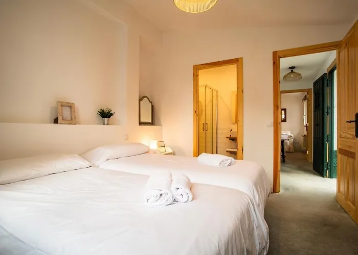 Casa Con Encanto En By Сasa de vacaciones *